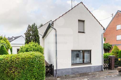 Außenansicht - Einfamilienhaus in 50997 Köln / Meschenich mit 103m² kaufen