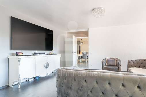 Wohnzimmer - Etagenwohnung in 50354 Hürth mit 93m² kaufen