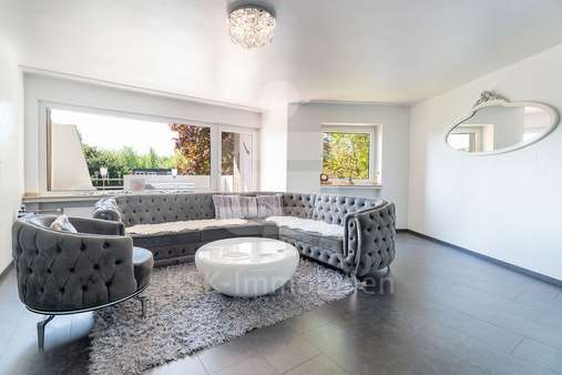 Wohnzimmer - Etagenwohnung in 50354 Hürth mit 93m² kaufen
