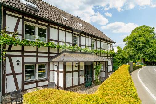 Außenansicht - Wohn- / Geschäftshaus in 51580 Reichshof mit 183m² kaufen