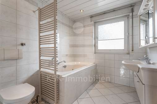 Badezimmer Obergeschoss Badezimmer Obergeschoss - Einfamilienhaus in 50129 Bergheim mit 110m² kaufen