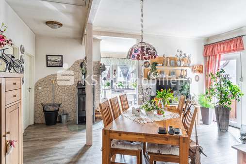 Wohnzimmer Erdgeschoss Wohnzimmer Erdgeschoss - Zweifamilienhaus in 51597 Morsbach mit 133m² kaufen