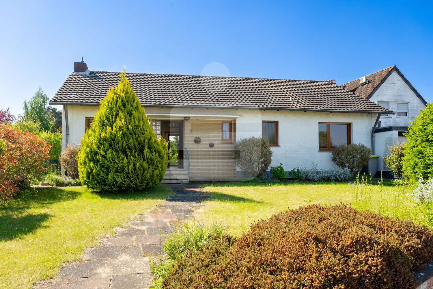 Vorderansicht  - Bungalow in 53332 Bornheim mit 119m² kaufen