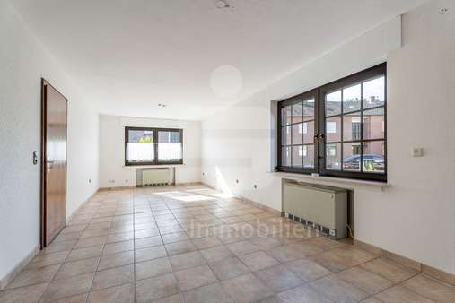 Wohn- und Esszimmer - Einfamilienhaus in 50126 Bergheim mit 99m² kaufen