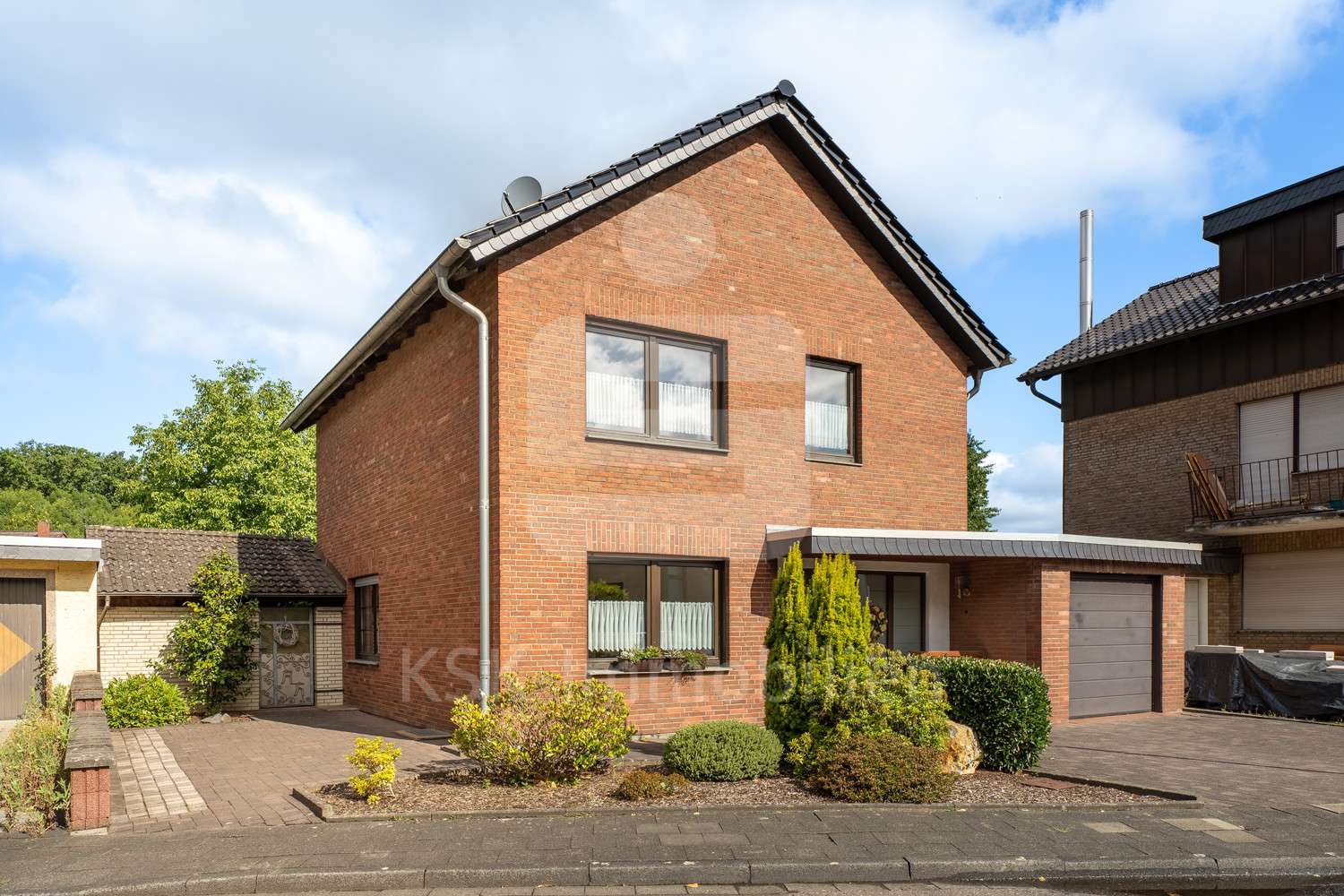 Außenaufnahme  - Einfamilienhaus in 50126 Bergheim mit 99m² kaufen