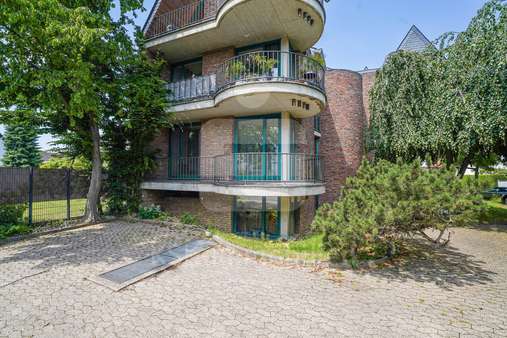 Aussenansicht  - Praxisfläche in 53359 Rheinbach mit 162m² mieten