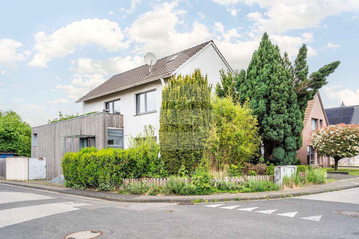 Außenaufnahme Außenaufnahme - Zweifamilienhaus in 50129 Bergheim mit 225m² kaufen
