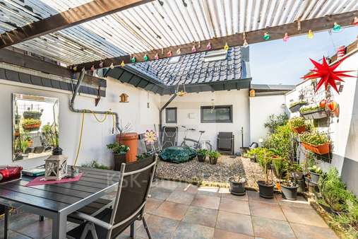 Terrasse Erdgeschoss Terrasse Erdgeschoss - Mehrfamilienhaus in 50354 Hürth mit 226m² kaufen