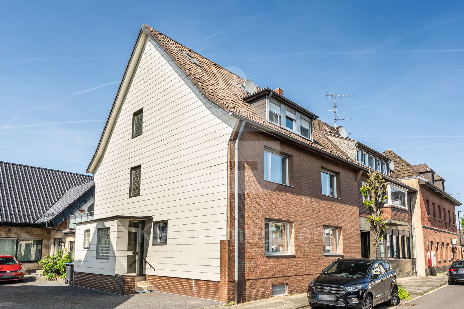 Außenaufnahme Außenaufnahme - Mehrfamilienhaus in 50354 Hürth mit 226m² kaufen
