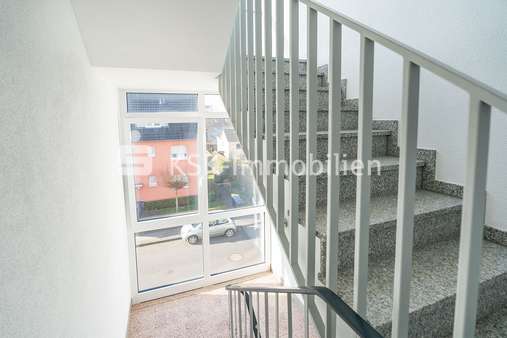 Treppenhausbeispiel - Wohnanlage in 50999 Köln mit 57m² als Kapitalanlage kaufen