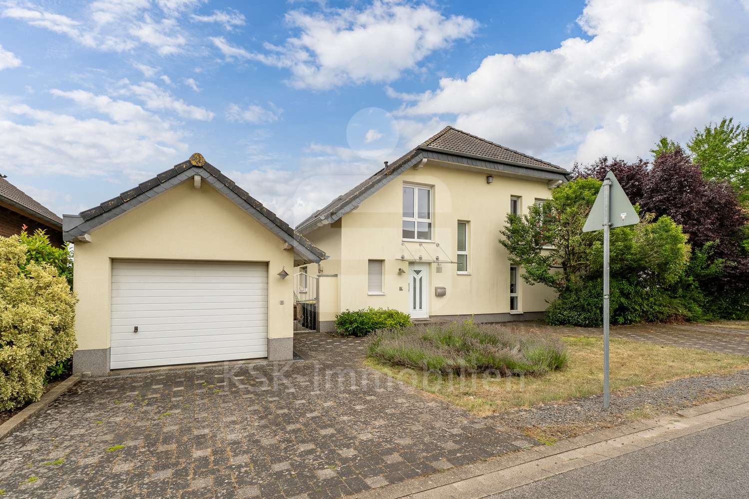 Außenansicht Außenansicht - Einfamilienhaus in 52391 Vettweiß / Disternich mit 243m² kaufen