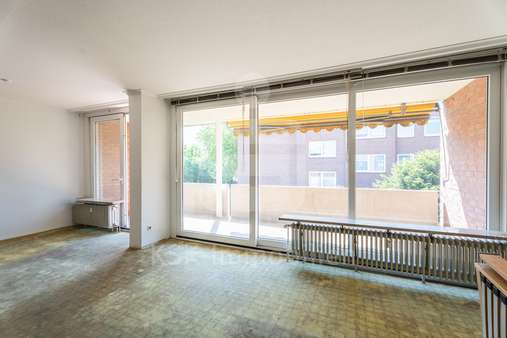 Wohnzimmer - Etagenwohnung in 50354 Hürth mit 86m² kaufen