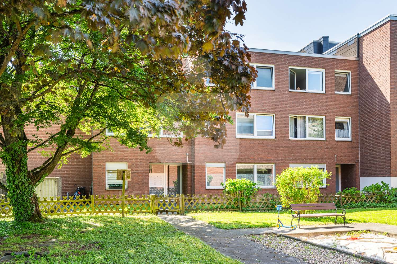 Außenaufnahme  - Etagenwohnung in 50354 Hürth mit 86m² kaufen