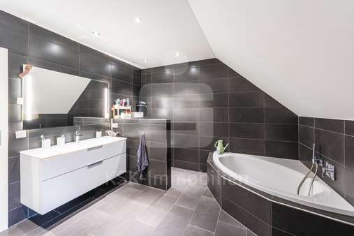 Obergeschoss Badezimmer Obergeschoss Badezimmer - Einfamilienhaus in 50170 Kerpen mit 171m² kaufen