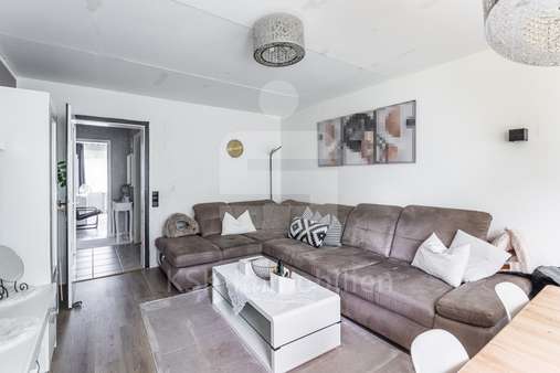 Wohnzimmer - Etagenwohnung in 51069 Köln mit 67m² kaufen