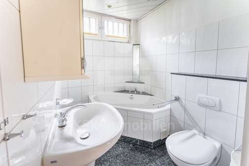 Badezimmer Obergeschoss Badezimmer Obergeschoss - Reihenmittelhaus in 51429 Bergisch Gladbach mit 157m² kaufen