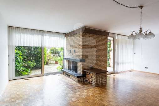 Wohnzimmer Erdgeschoss Wohnzimmer Erdgeschoss - Reihenmittelhaus in 51429 Bergisch Gladbach mit 157m² kaufen