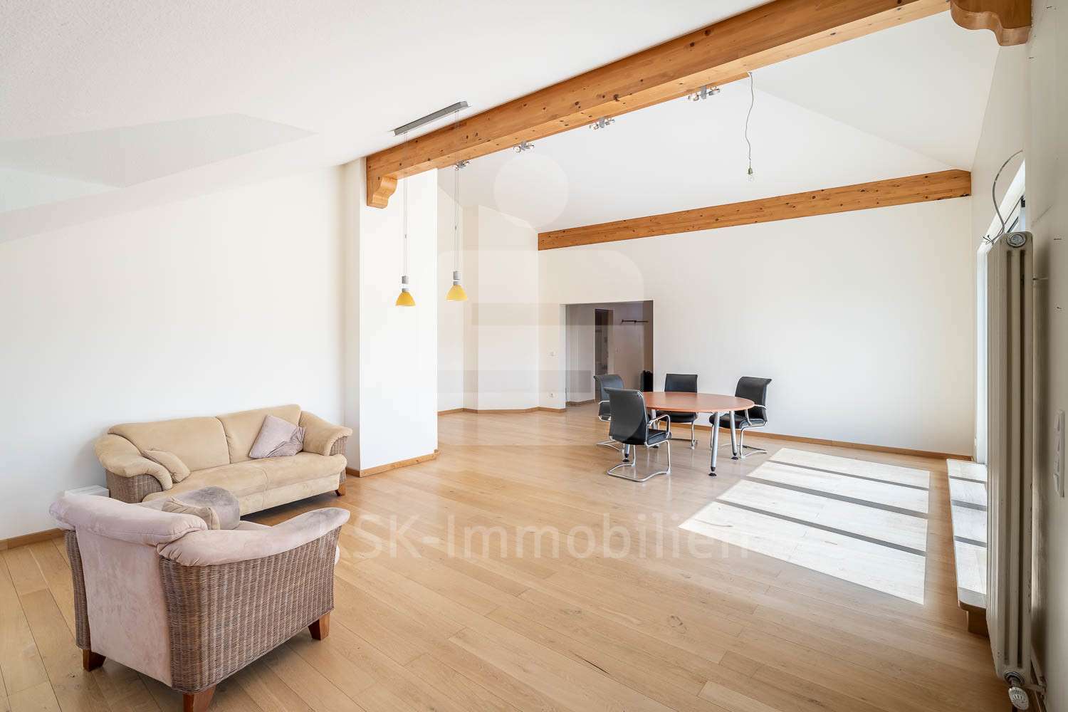 Wohnzimmer  - Dachgeschosswohnung in 53572 Unkel mit 204m² mieten