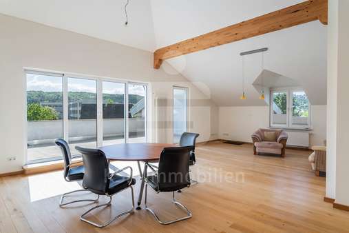 Wohnzimmer  - Dachgeschosswohnung in 53572 Unkel mit 204m² mieten