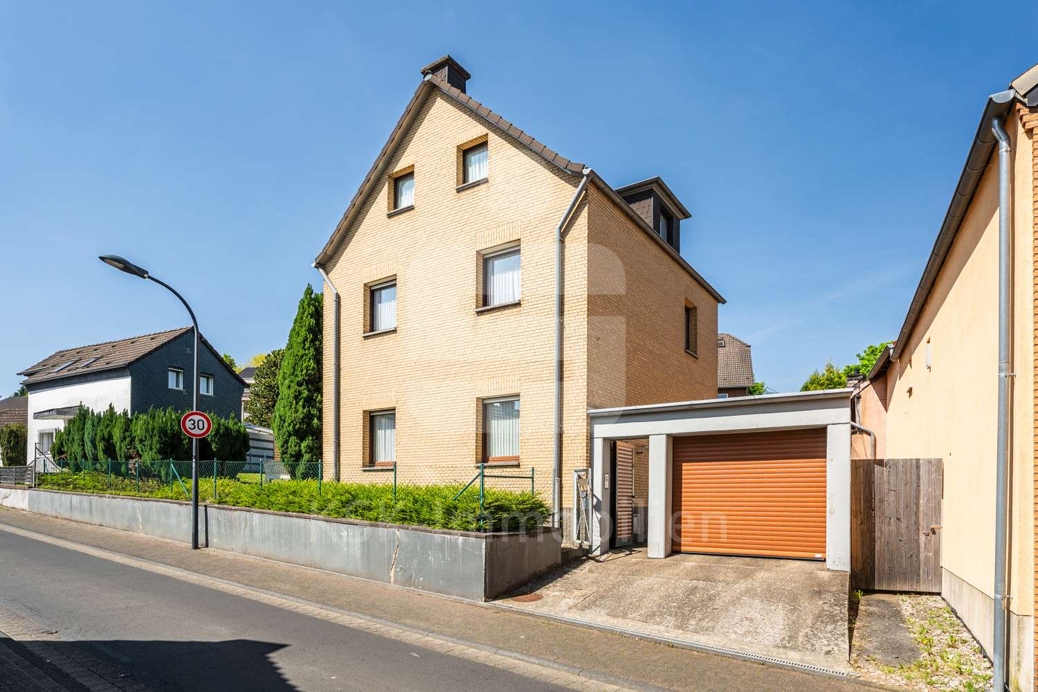 Außenaufnahme Außenaufnahme - Einfamilienhaus in 50354 Hürth / Fischenich mit 117m² kaufen