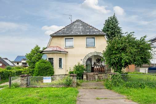 Außenansicht Außenansicht - Einfamilienhaus in 51789 Lindlar mit 94m² kaufen