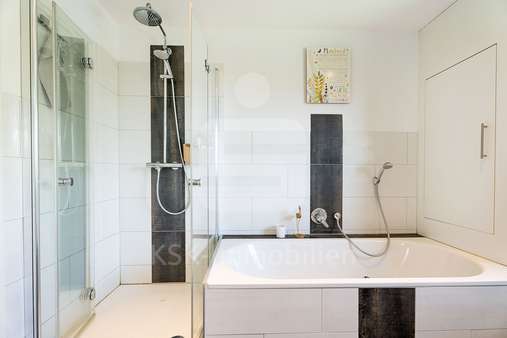 Badezimmer Badezimmer - Etagenwohnung in 50171 Kerpen mit 136m² kaufen