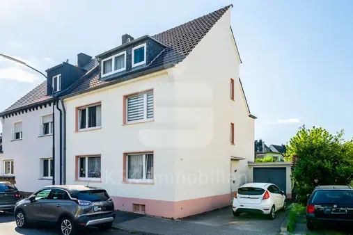 Modernisiertes Dreifamilienhaus in Troisdorf-Mitte!