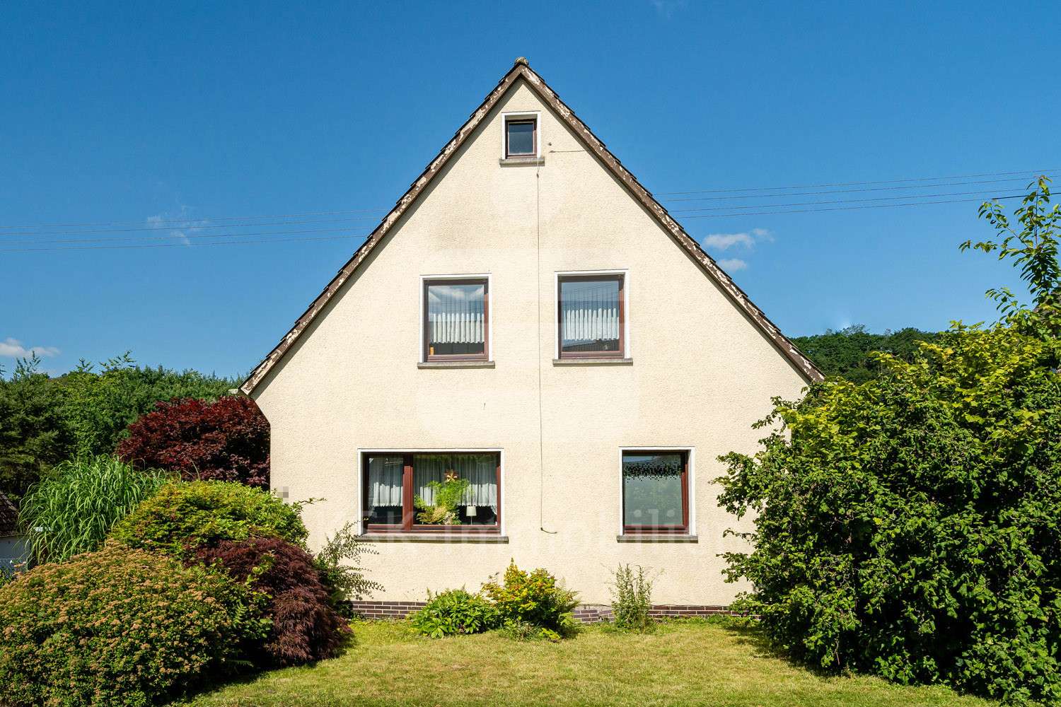 Vorderansicht Vorderansicht - Zweifamilienhaus in 51570 Windeck mit 97m² kaufen