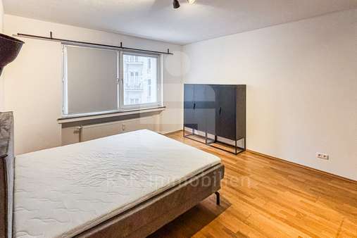 Schlafzimmer - Etagenwohnung in 50668 Köln mit 51m² kaufen