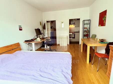 Wohn-/Schlafzimmer - Etagenwohnung in 50668 Köln mit 31m² kaufen
