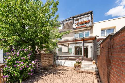 Rückansicht  - Mehrfamilienhaus in 51107 Köln / Ostheim mit 280m² kaufen