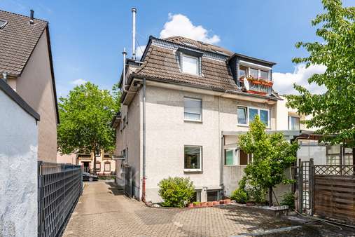 Rückansicht  - Mehrfamilienhaus in 51107 Köln / Ostheim mit 280m² kaufen