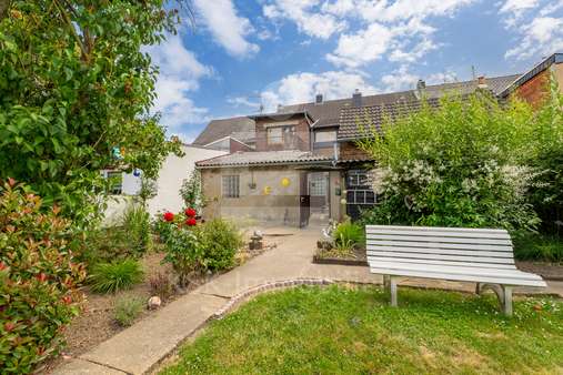 Rückansicht Rückansicht - Reihenmittelhaus in 50374 Erftstadt / Gymnich mit 151m² kaufen