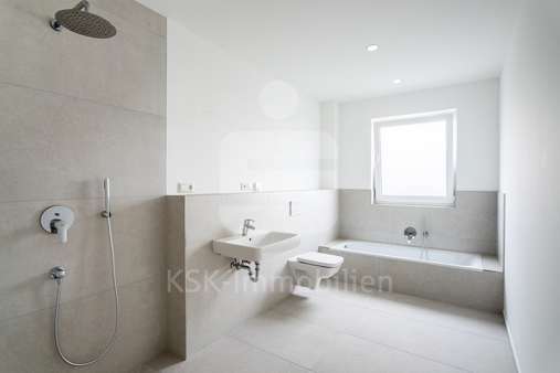 Badezimmer Badezimmer - Dachgeschosswohnung in 53842 Troisdorf / Spich mit 74m² kaufen