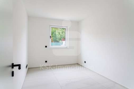 Zimmer Zimmer - Dachgeschosswohnung in 53842 Troisdorf / Spich mit 74m² kaufen