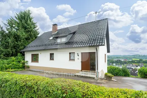 Einfamilienhaus mit  wunderschöner Aussichtslage!