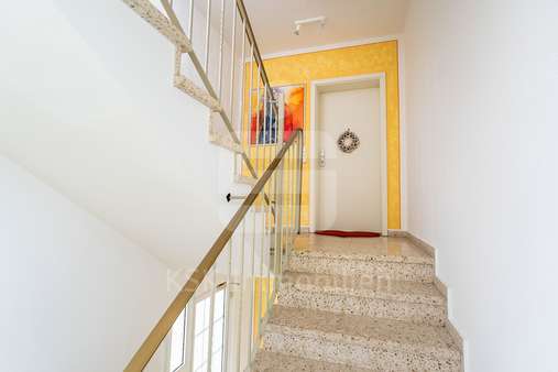 Treppenhaus - Etagenwohnung in 42499 Hückeswagen mit 118m² kaufen