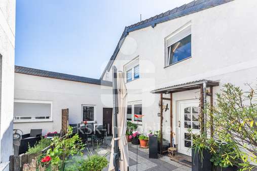 Einfamilienhaus - Wohn- / Geschäftshaus in 50769 Köln mit 340m² als Kapitalanlage kaufen