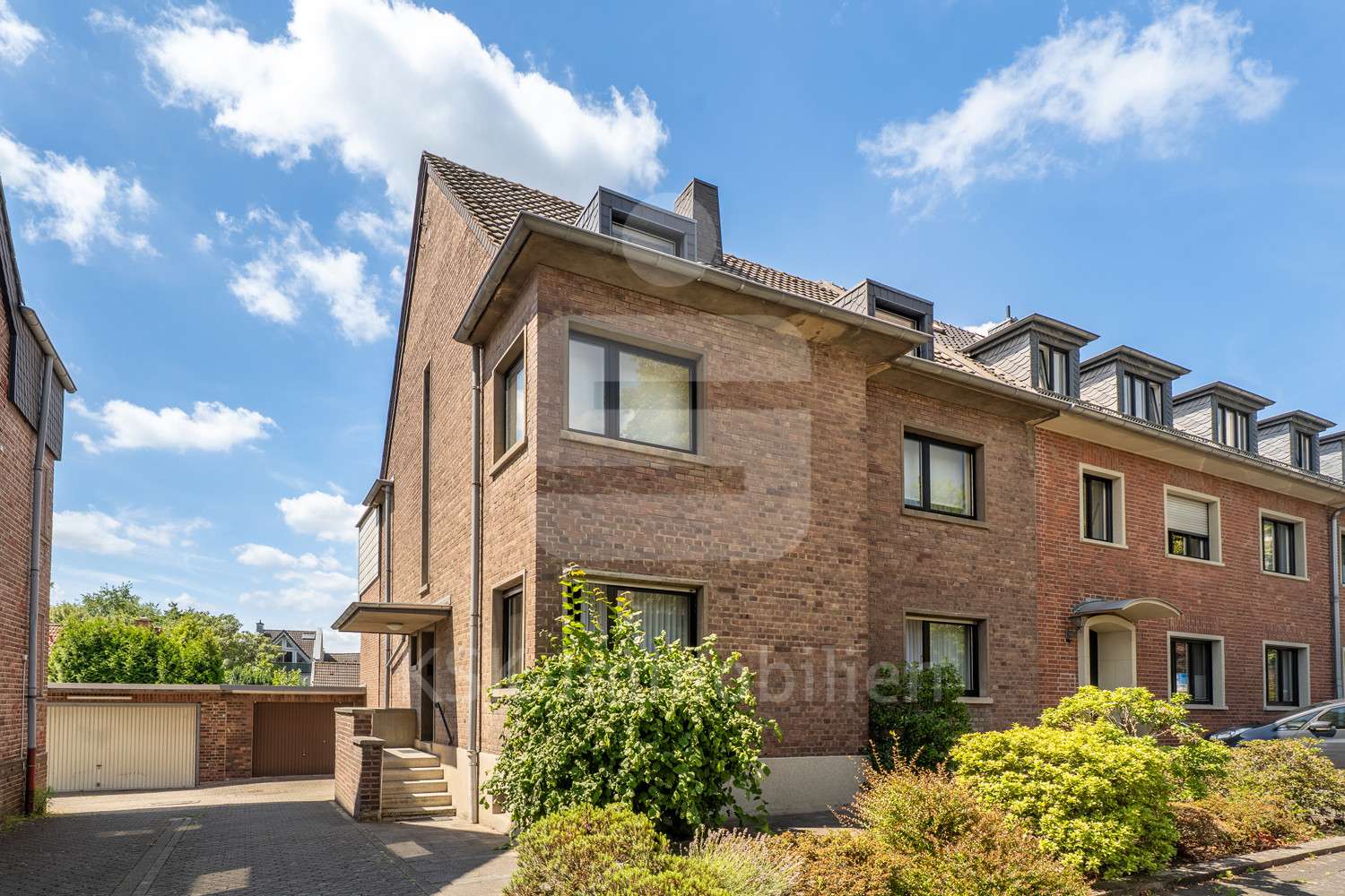 Außenaufnahme - Einfamilienhaus in 50126 Bergheim mit 201m² kaufen