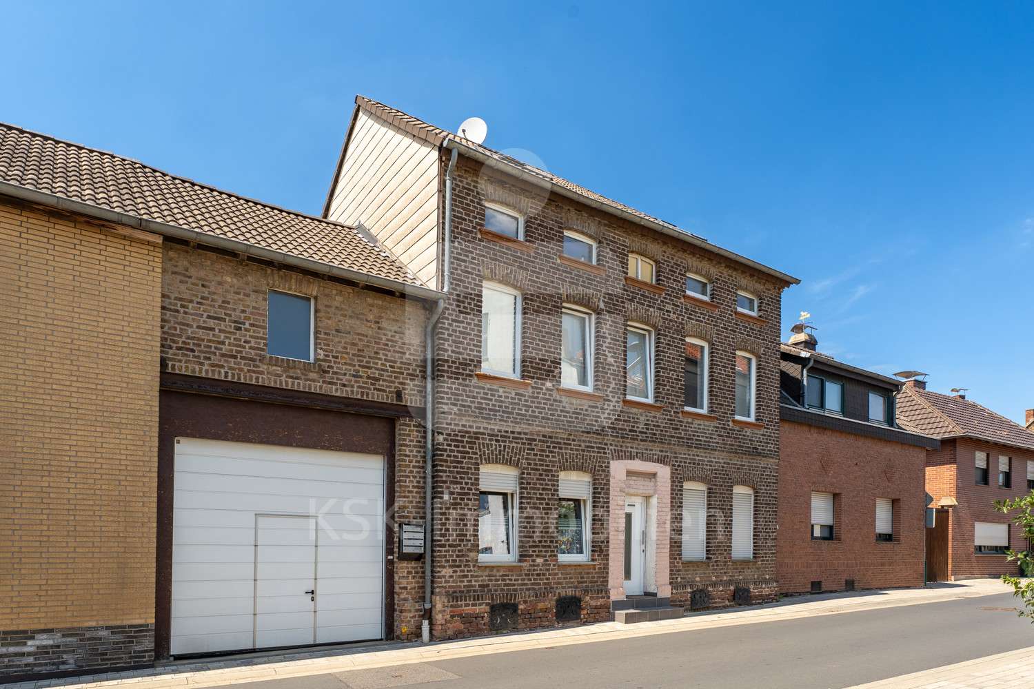 Außenansicht Außenansicht - Zweifamilienhaus in 50374 Erftstadt / Friesheim mit 209m² kaufen