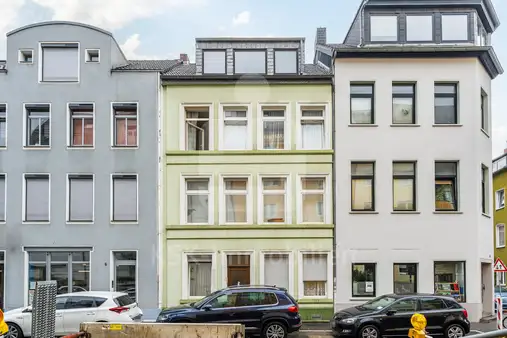 Kapitalanlage in Toplage Köln-Deutz: Denkmalgeschütztes MFH nahe Rheinufer mit Entwicklungspotenzial!