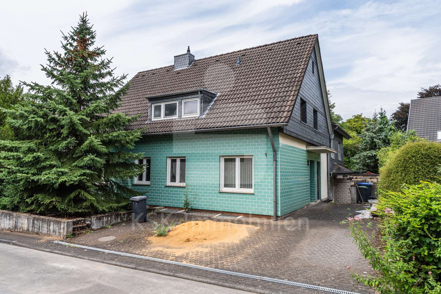 Außenaufnahme Außenaufnahme - Einfamilienhaus in 51429 Bergisch Gladbach / Bensberg mit 141m² kaufen