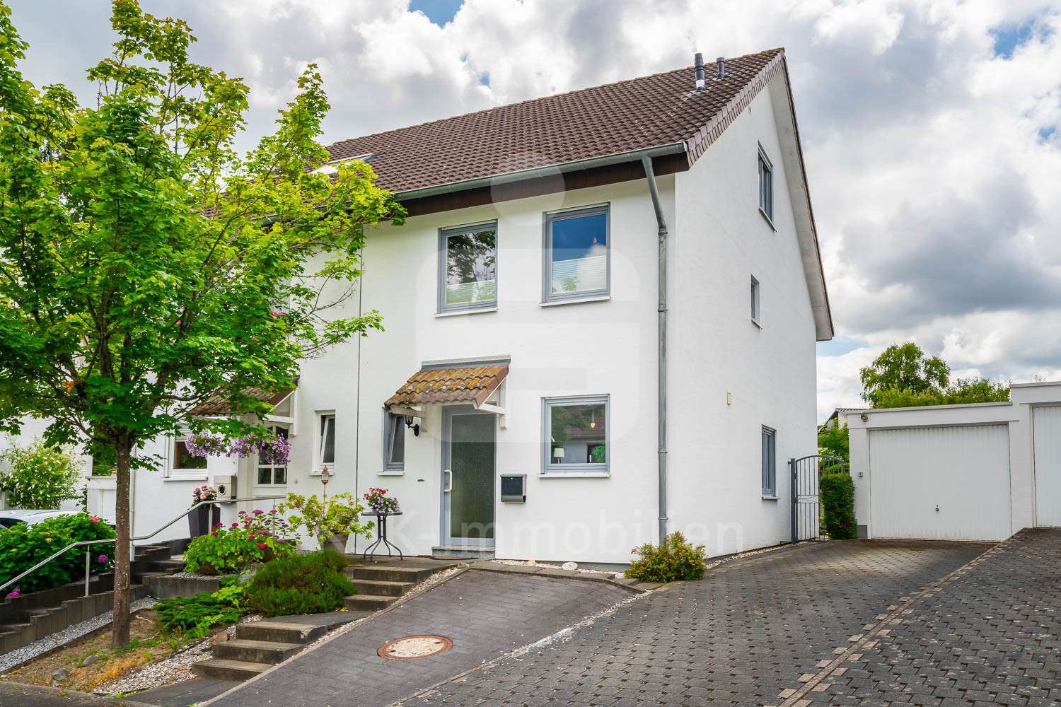 Außenansicht Außenansicht - Doppelhaushälfte in 53604 Bad Honnef mit 92m² kaufen