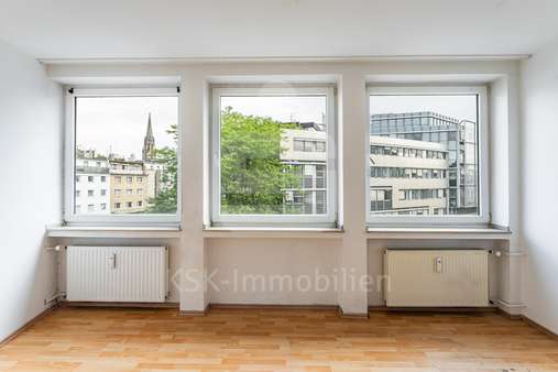 Wohnzimmer - Etagenwohnung in 50674 Köln mit 42m² kaufen