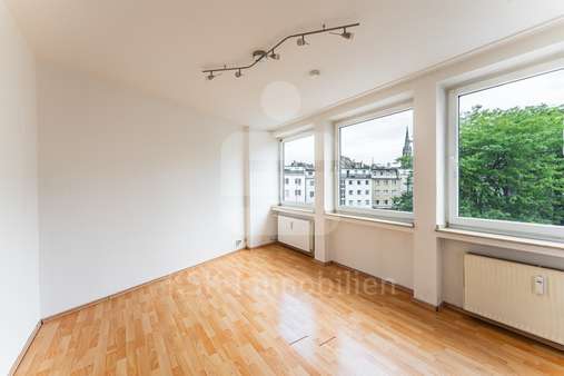 Wohnzimmer - Etagenwohnung in 50674 Köln mit 42m² kaufen