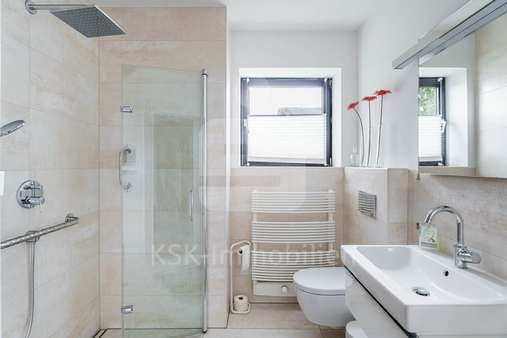 Badezimmer Obergeschoss Badezimmer Obergeschoss - Reihenendhaus in 50259 Pulheim mit 160m² kaufen