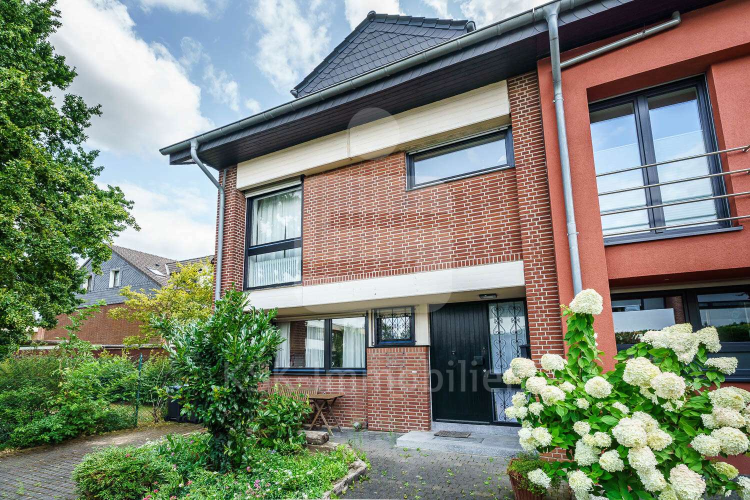 Außenansicht Außenansicht - Reihenendhaus in 50259 Pulheim mit 160m² kaufen