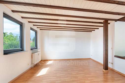Wohnzimmer - Dachgeschosswohnung in 51503 Rösrath mit 97m² kaufen