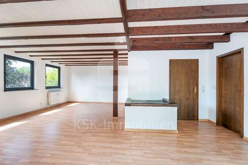 Wohnzimmer - Dachgeschosswohnung in 51503 Rösrath mit 97m² kaufen