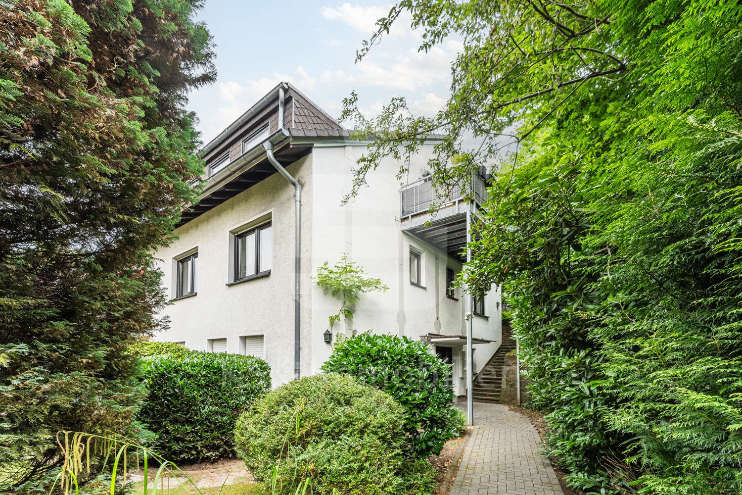 Außenaufnahme - Dachgeschosswohnung in 51503 Rösrath mit 97m² kaufen